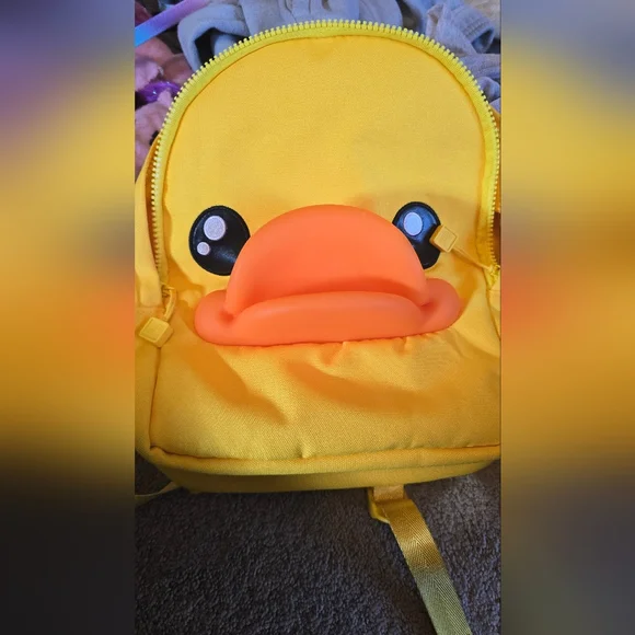 B.Duck Little Yellow Duck 3D Duck Backpack Kids  Nwot - Picture 5 of 5